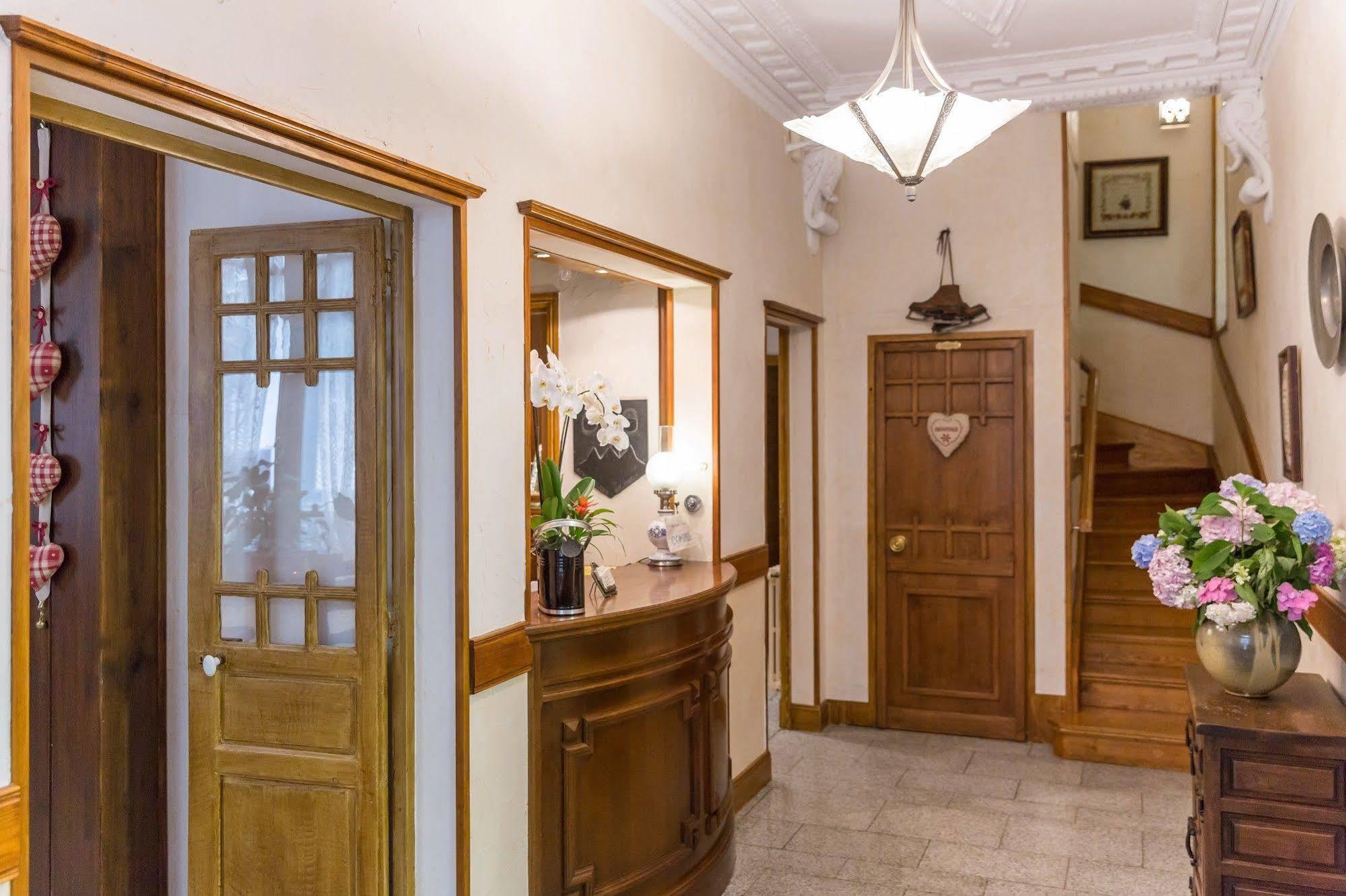 Hotel Du Lion D'Or Каутерец Екстериор снимка