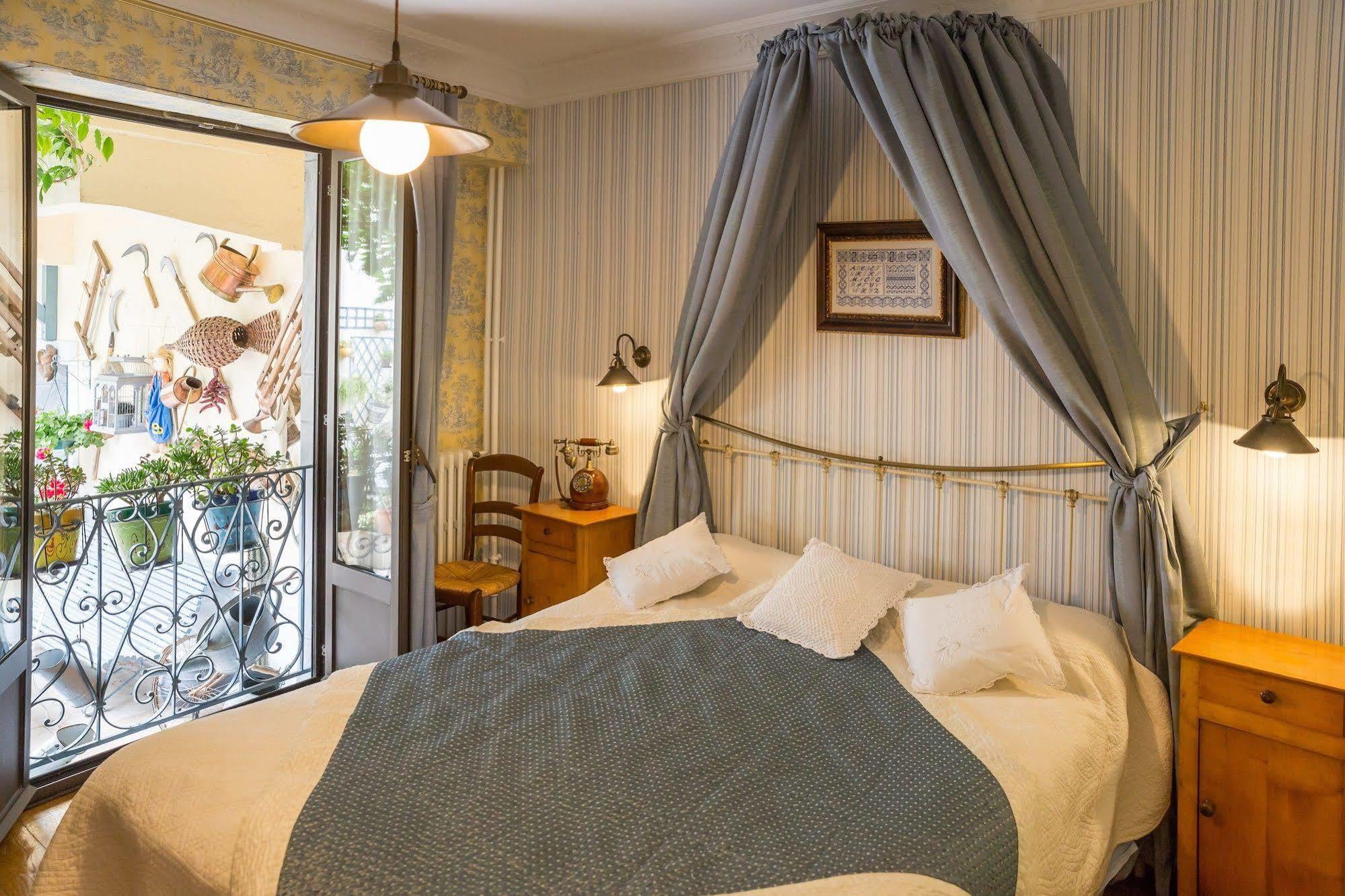 Hotel Du Lion D'Or Каутерец Екстериор снимка