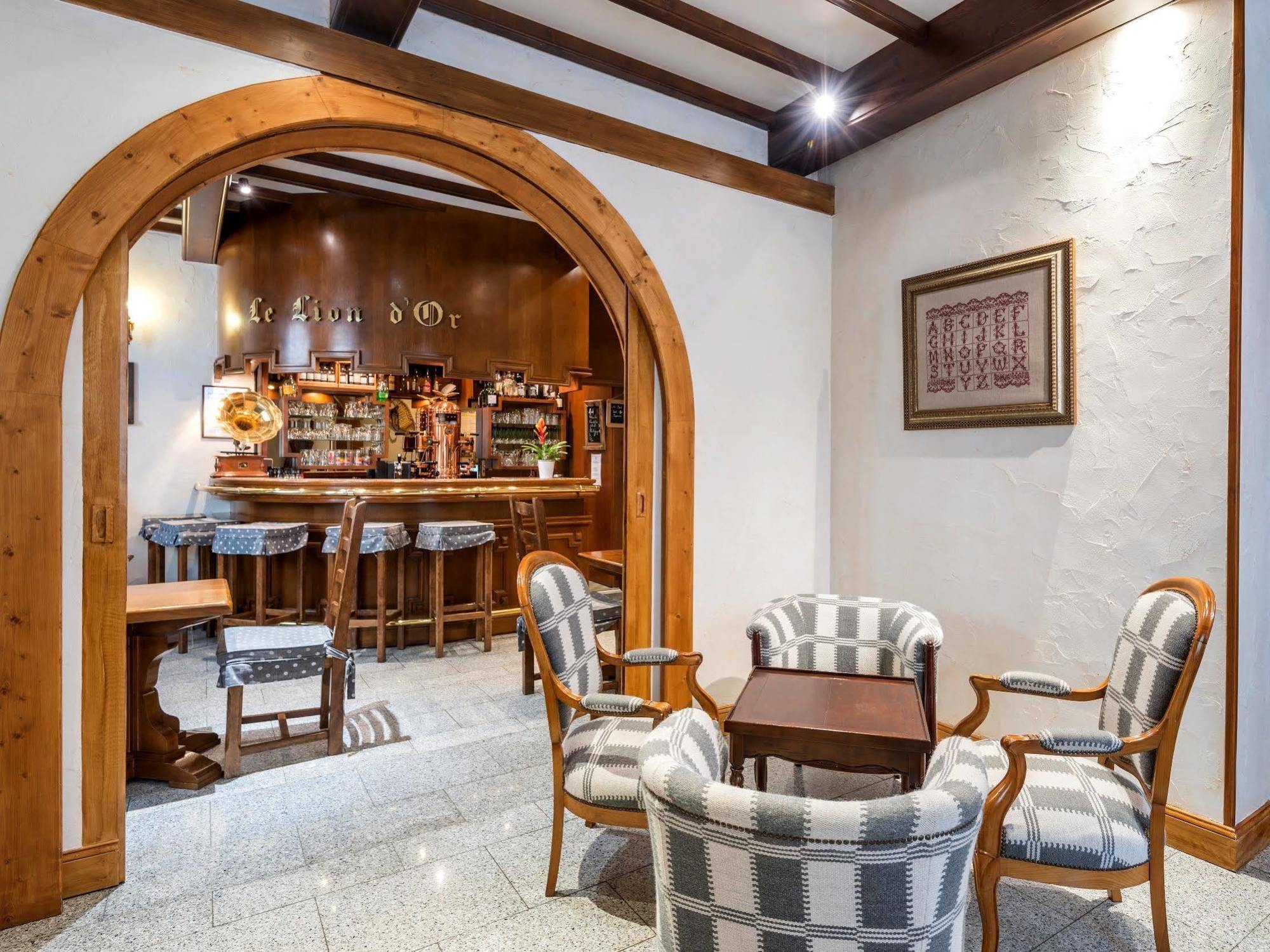Hotel Du Lion D'Or Каутерец Екстериор снимка
