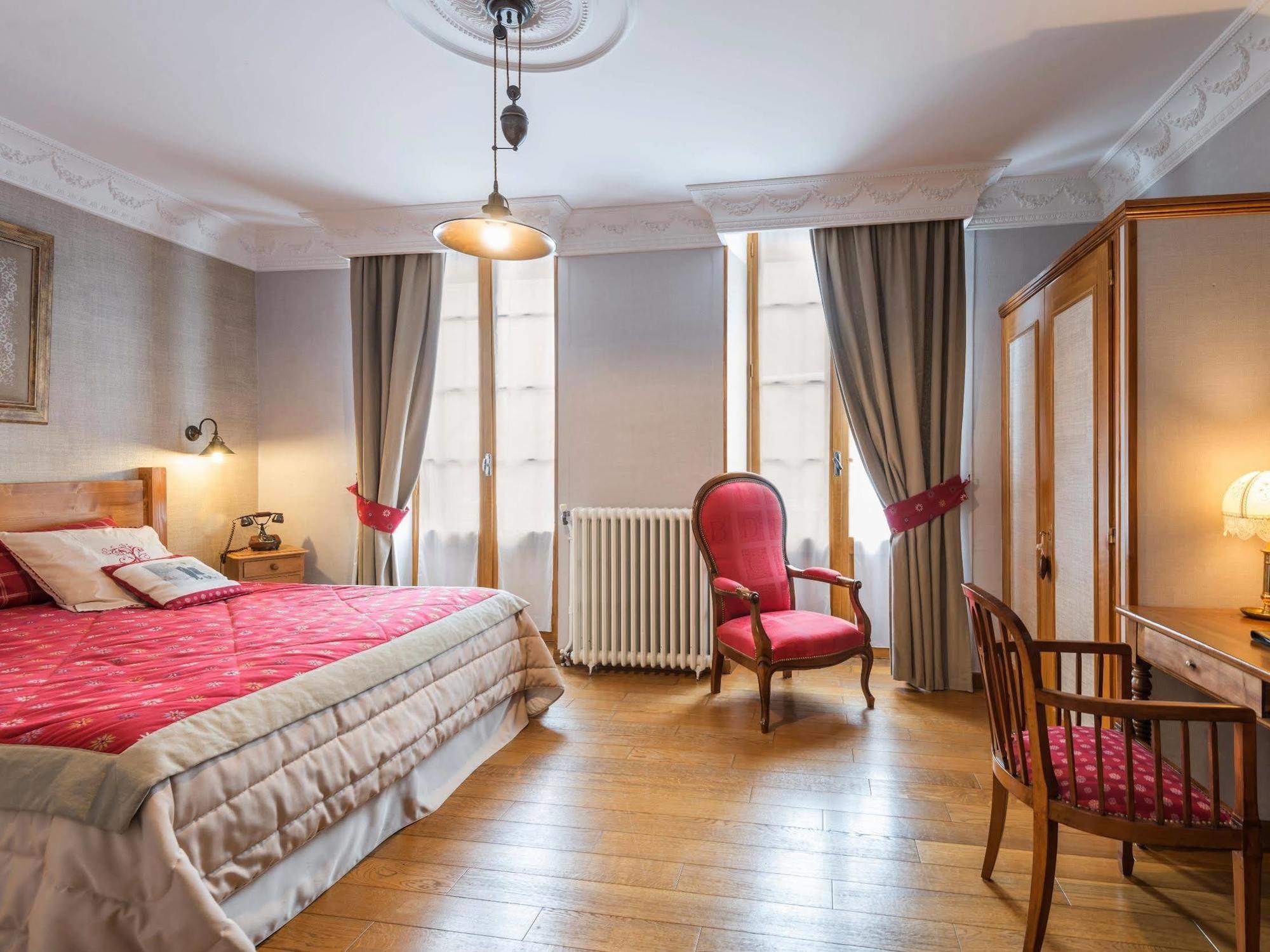 Hotel Du Lion D'Or Каутерец Екстериор снимка